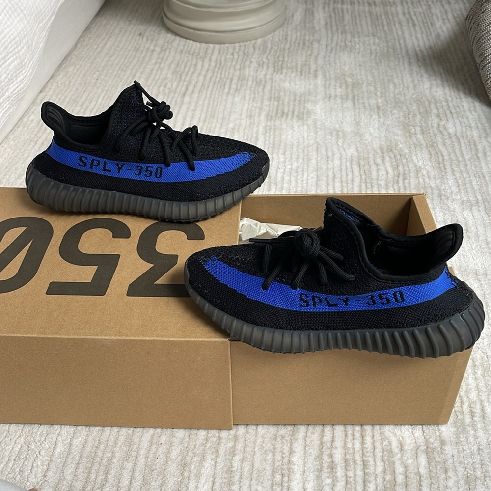 Yeezy Boost 350 V2 Women’s 8 US 6.5M Great condition